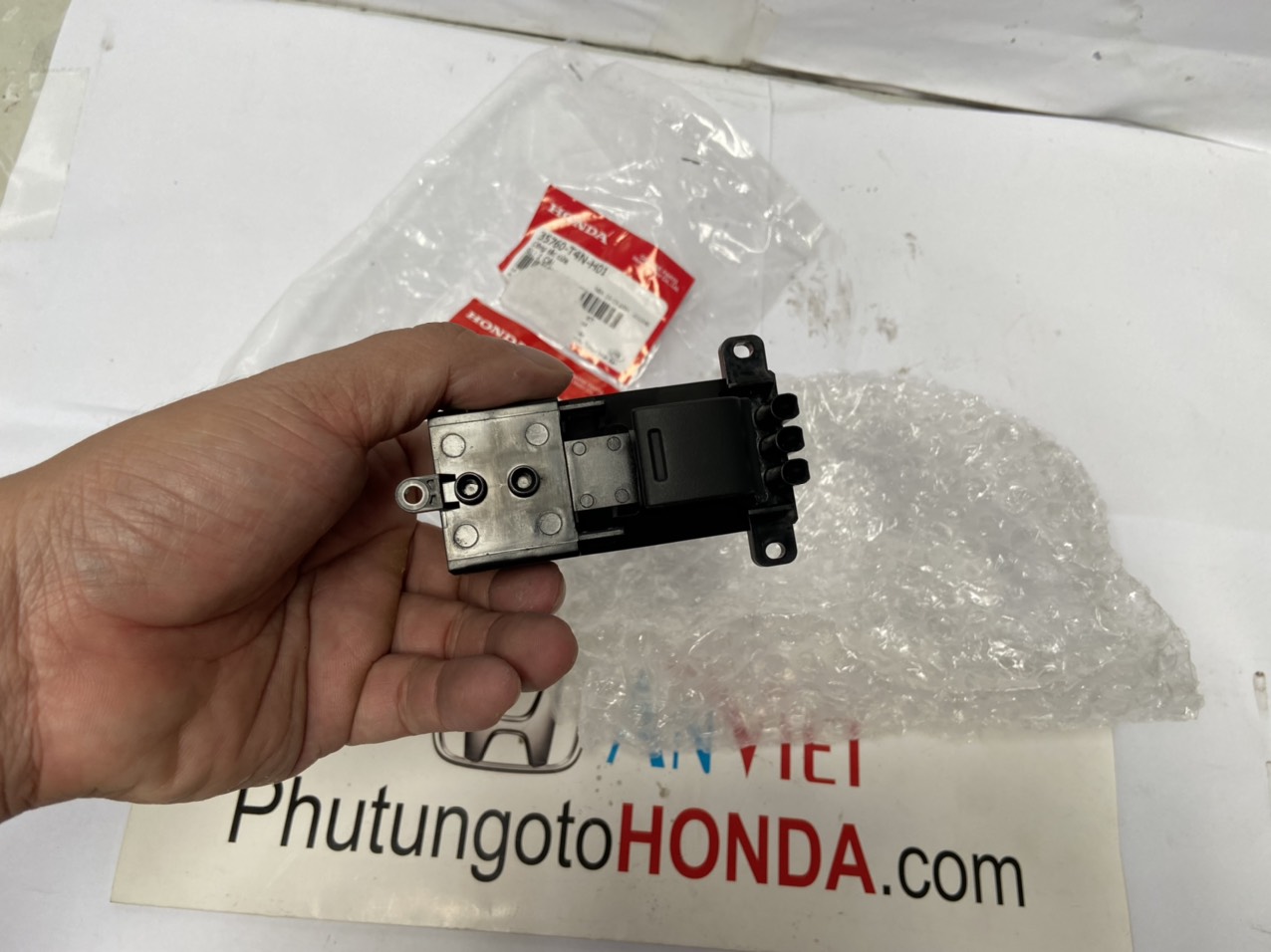 Công tắc lên xuống kính cửa xe Honda CITY 